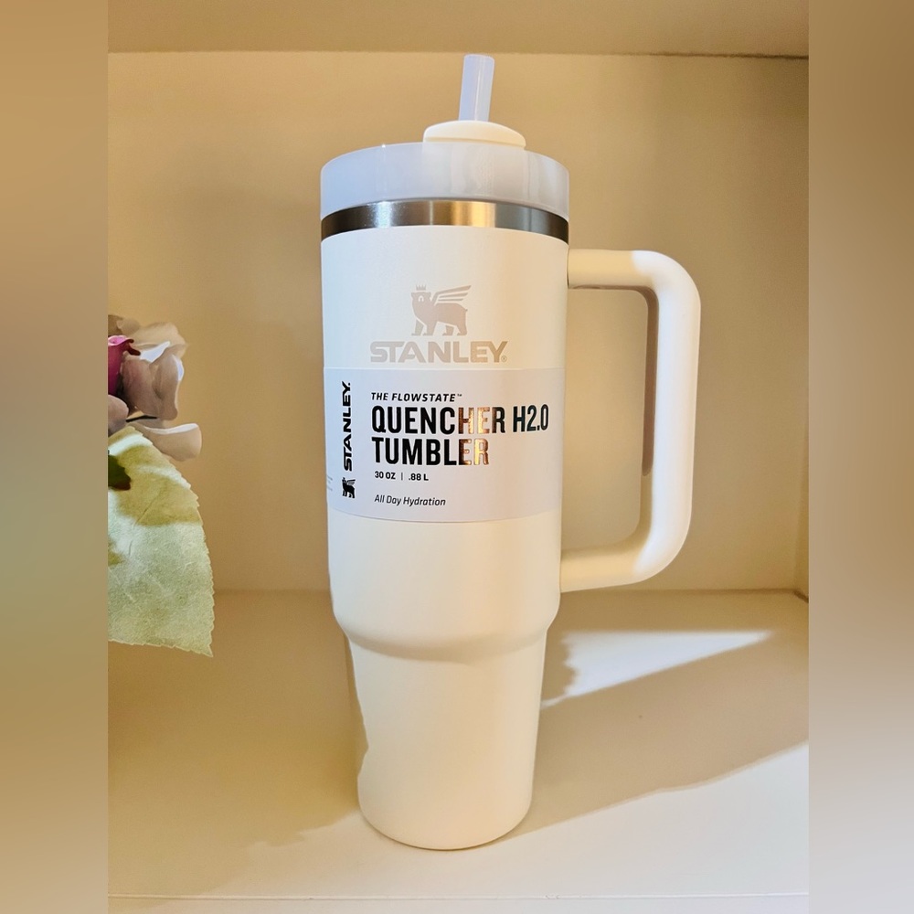 🎉LAST PIECE🎉 Stanley 30oz Quencher Flowstate Tumbler Cream‎